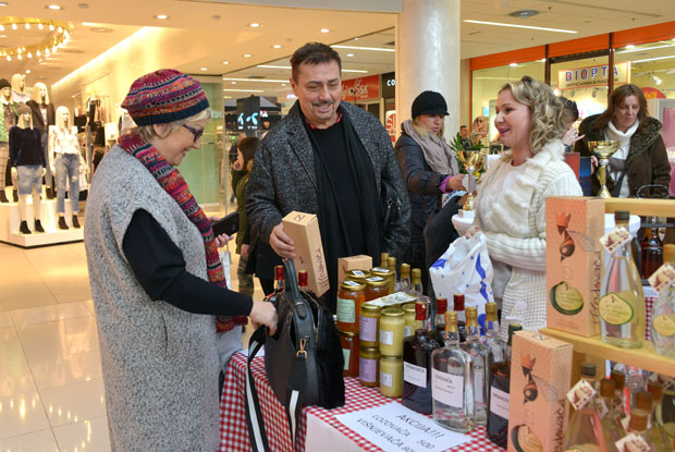 Кеба меркао медовачу и пршуту